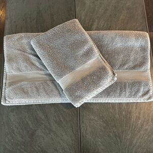 Crate & Barrel Light Gray Bath Towel Set